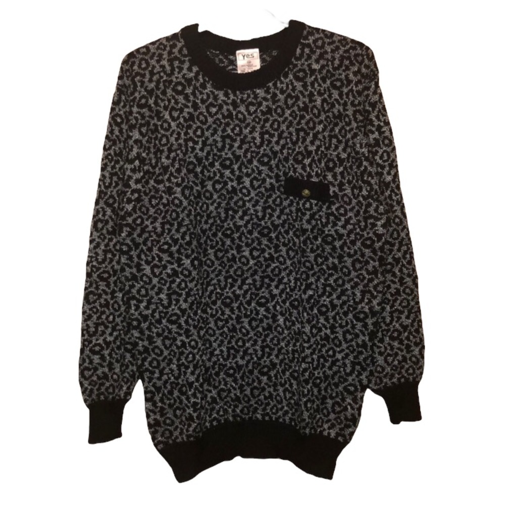 🖤🤍🖤LARGE Leopard Print Sweater